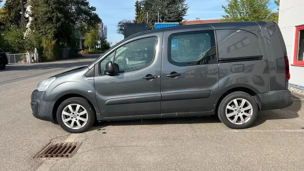 Gebraucht Peugeot Partner 99 PS (72 kW) 2017 Grau Van / Kleinbus