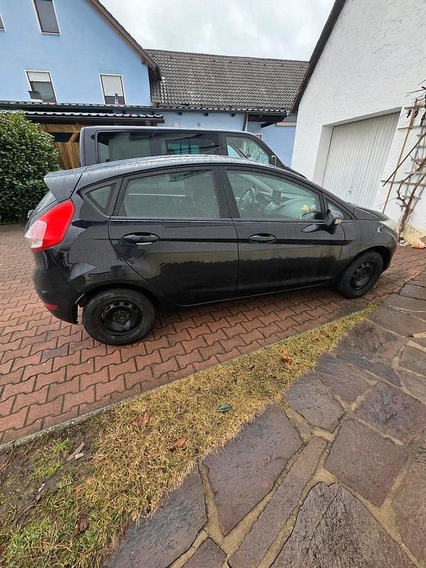 Gebraucht Ford Fiesta 82 PS (60 kW) 2015 Schwarz Kleinwagen
