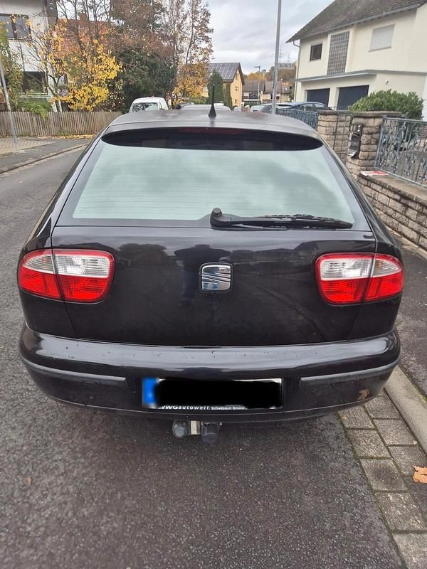 Second-hand Seat Leon 105 CP (77 kW) 2004 Negru Hatchback