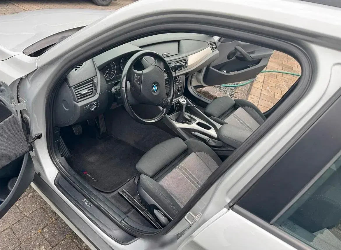 Gebraucht BMW X1 175 PS (128 kW) 2011 Silber SUV