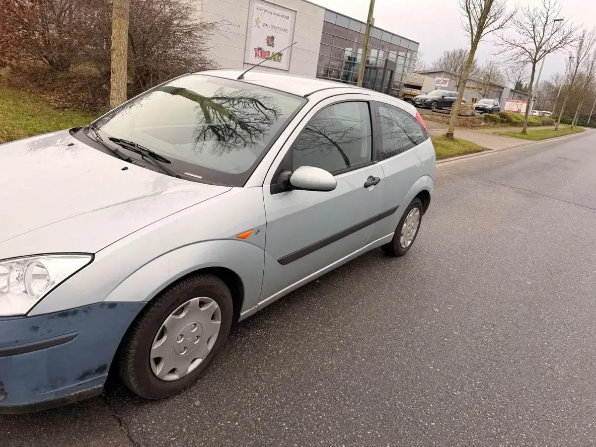 Käytetty Ford Focus 101 HP (74 kW) 2003 Harmaa Sedan