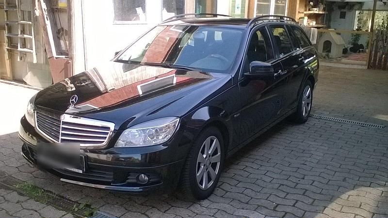 Schwarz Gebraucht 2010 Mercedes 200 Kombi | 5.650 € - Bild 1/4