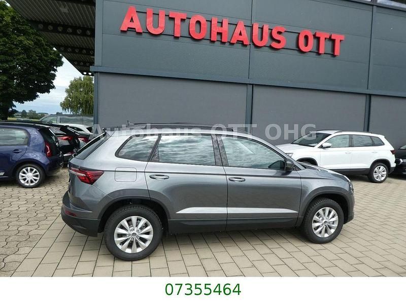Neu Skoda Karoq Selection 150 PS (110 kW) 2025 Grau SUV