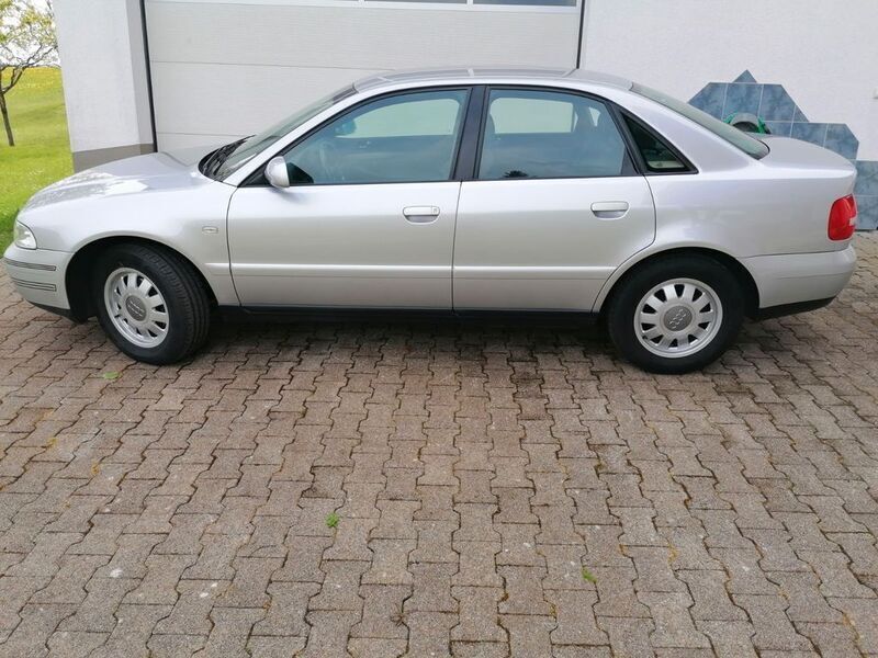 Grau Gebraucht 1999 Audi A4 Limousine | 4.250 € - Bild 1/4