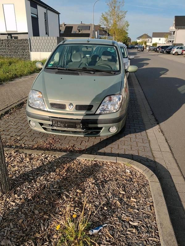 Grün Gebraucht 2003 Renault Scénic Van / Kleinbus | 1.750 € (Fairer Preis) - Bild 1/4