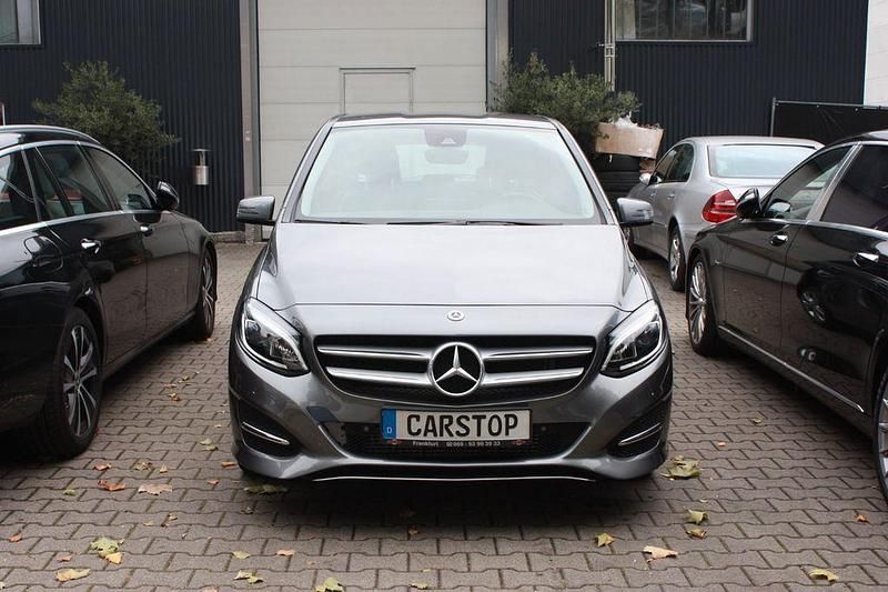 Grau Gebraucht 2018 Mercedes B220 Style Van / Kleinbus | 19.900 € (Superpreis) - Bild 1/4