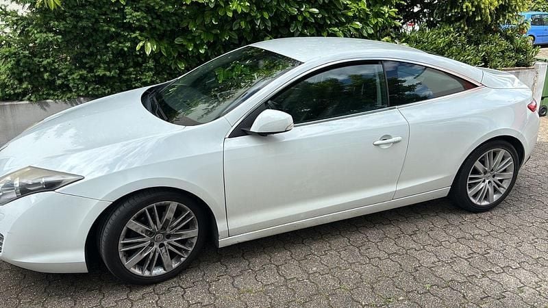 Weiß Gebraucht 2010 Renault Laguna Coupé Night&Day Coupé | 4.700 € - Bild 1/4