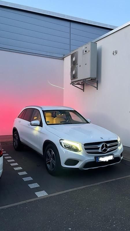 Weiß Gebraucht 2015 Mercedes GLC250 SUV | 23.999 € (Guter Preis) - Bild 1/4