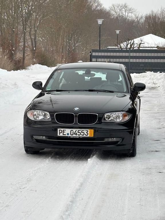 Schwarz Gebraucht 2011 BMW 116 Kleinwagen | 3.900 € (Superpreis) - Bild 1/4