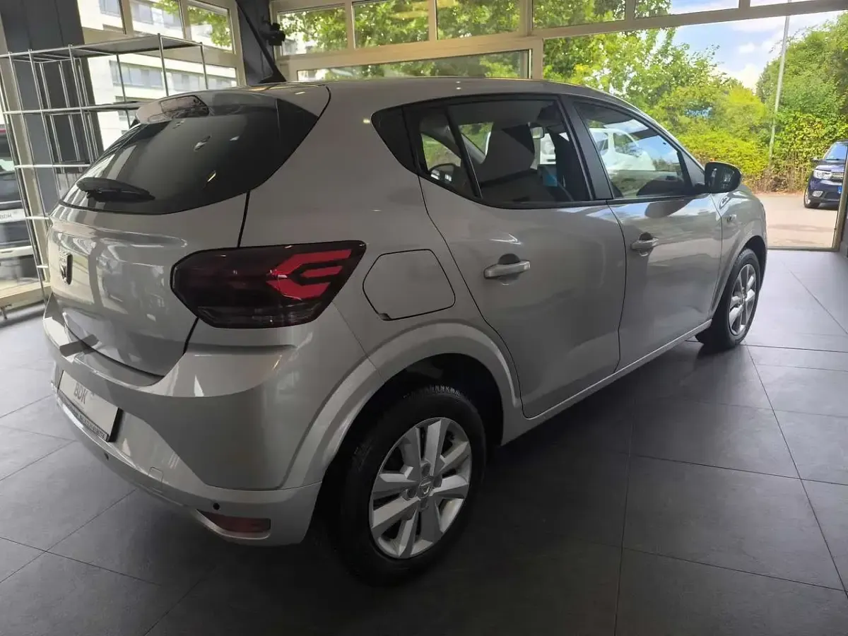 Gebraucht Dacia Sandero Comfort 67 PS (49 kW) 2021 Mondsteingrau Kleinwagen