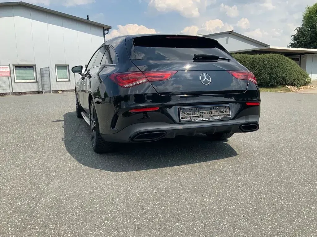 Gebraucht Mercedes CLA200 Shooting Brake 163 PS (119 kW) 2021 Schwarz Kombi