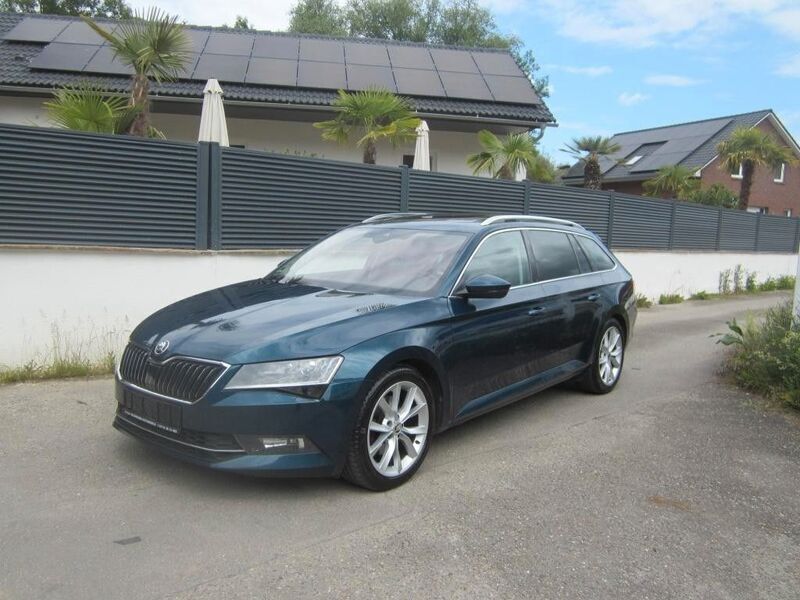 Blau Gebraucht 2019 Skoda Superb Limousine | 14.290 € (Fairer Preis) - Bild 1/4