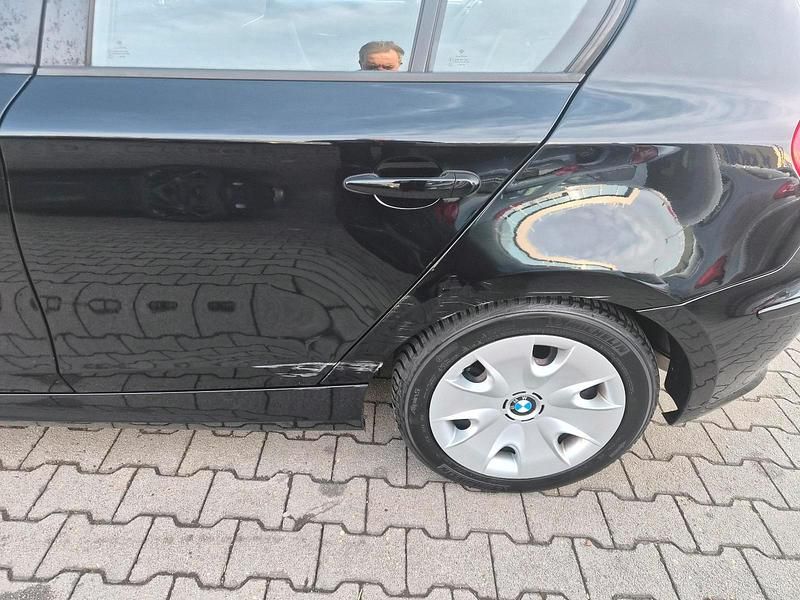 Gebraucht BMW 116 122 PS (89 kW) 2010 Schwarz Kleinwagen