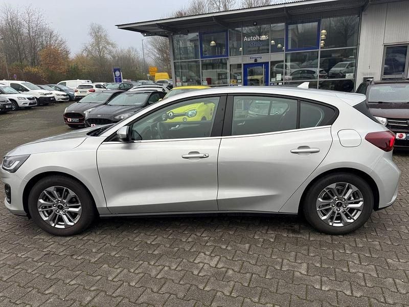Gebraucht Ford Focus Titanium 125 PS (91 kW) 2023 Silber Limousine