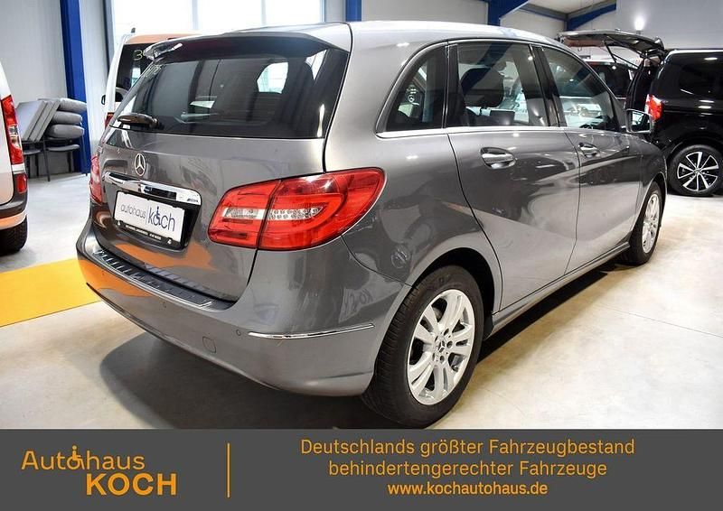 Gebraucht Mercedes B180 122 PS (89 kW) 2014 Mountaingrau Van / Kleinbus