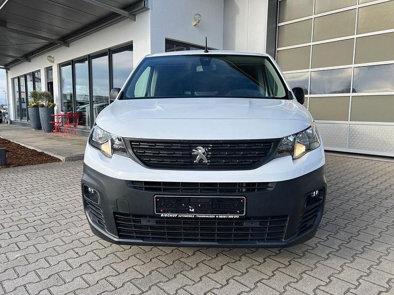 Gebraucht Peugeot Partner 102 PS (75 kW) 2022 Weiß Van / Kleinbus