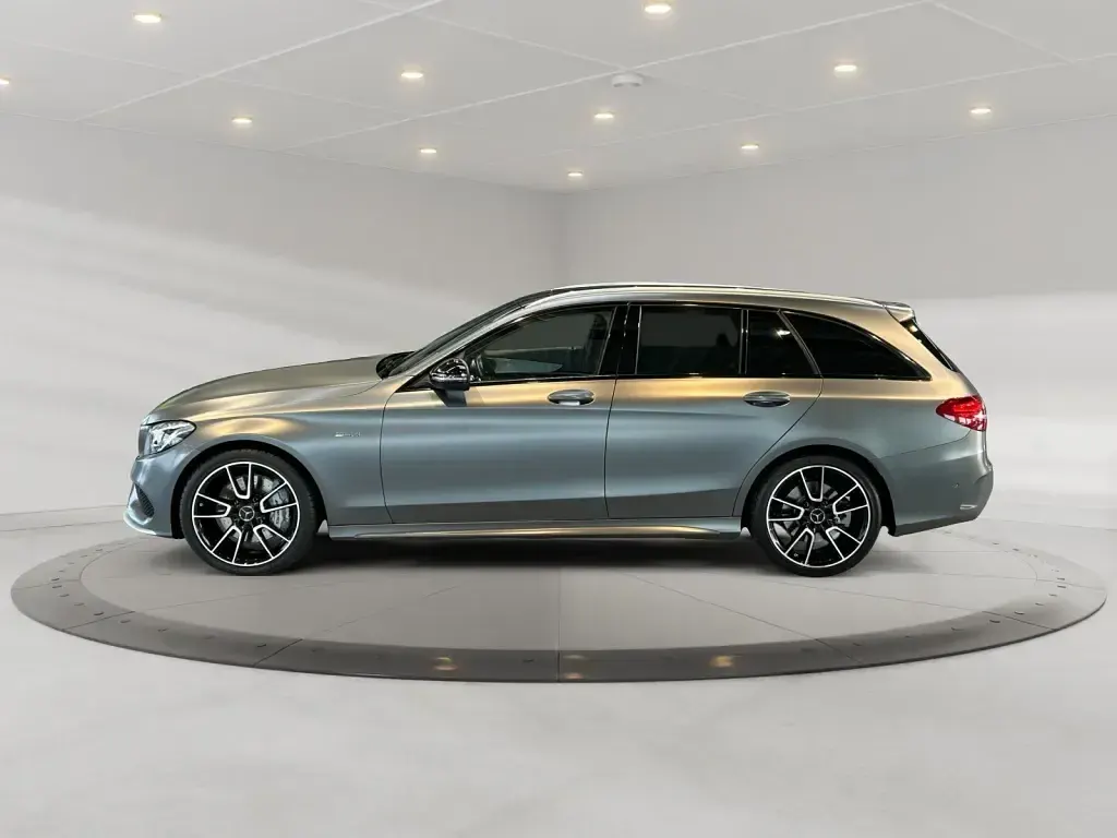 Gebraucht Mercedes C43 AMG AMG 390 PS (286 kW) 2018 Manufaktur selenite grey magno Kombi