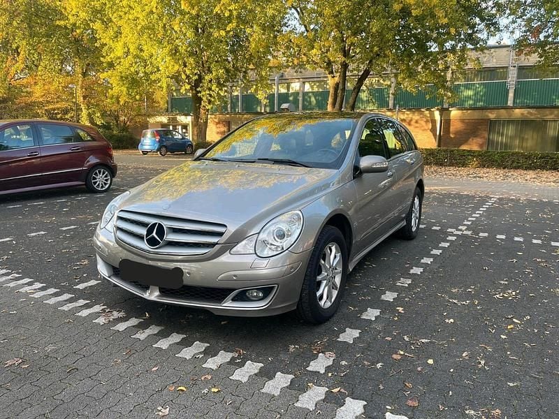 Silber Gebraucht 2006 Mercedes R320 Van / Kleinbus | 7.000 € (Etwas zu teuer) - Bild 1/4