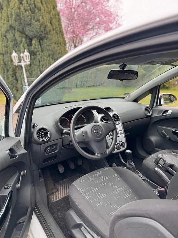 Gebraucht Opel Corsa 70 PS (51 kW) 2015 Weiß Kleinwagen
