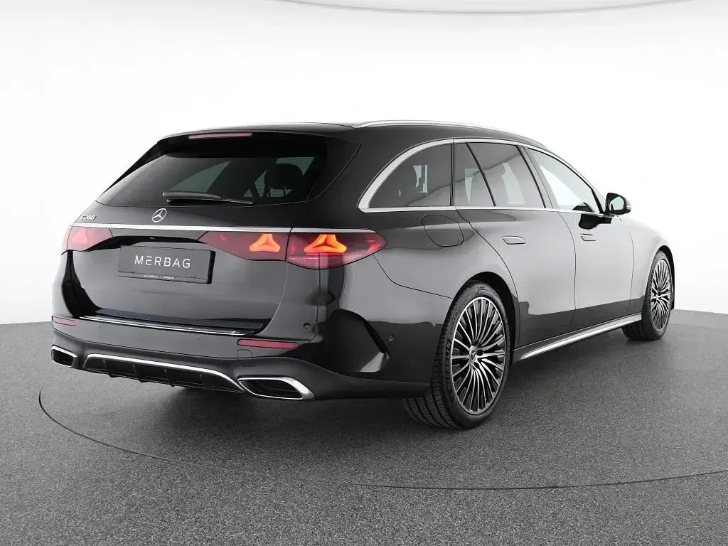 Gebraucht Mercedes E200 204 PS (150 kW) 2025 Schwarz Kombi