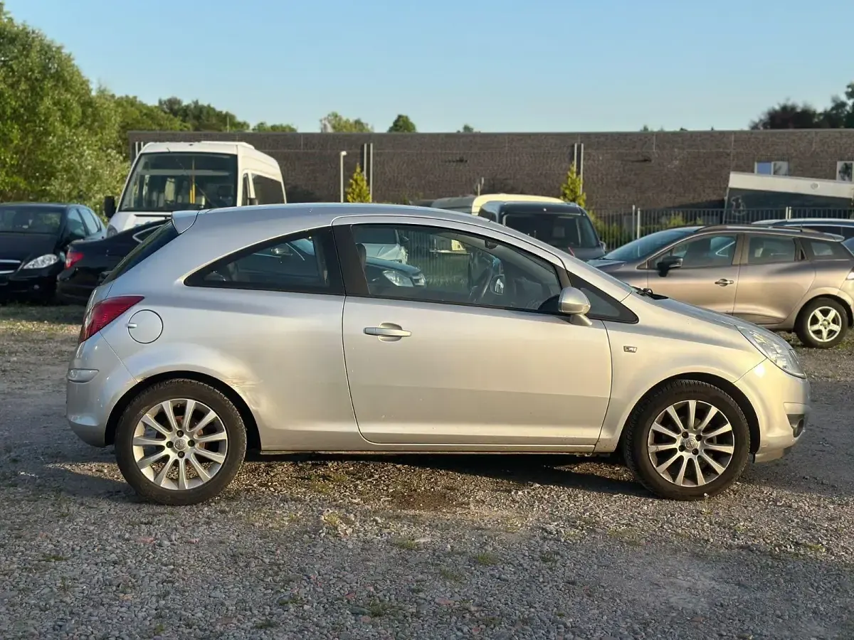 Gebraucht Opel Corsa 80 PS (58 kW) 2008 Silber Kleinwagen