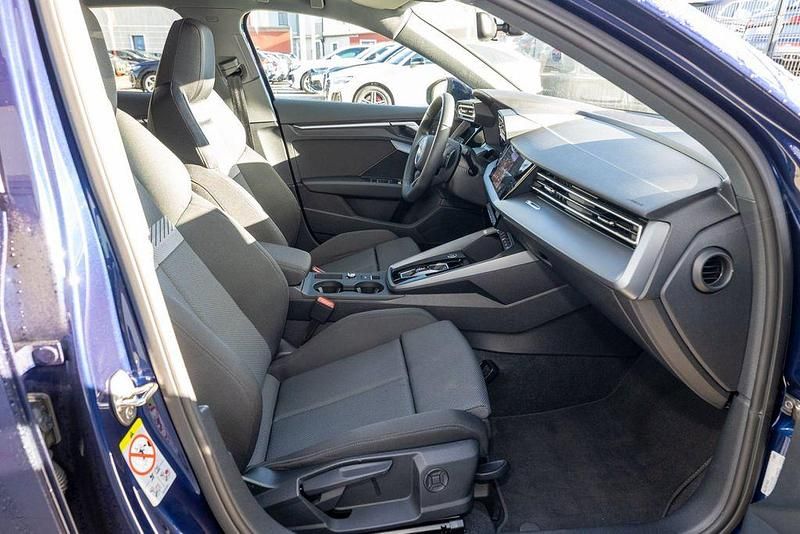 Gebraucht Audi A3 Ambiente 150 PS (110 kW) 2025 Navarrablau metallic Limousine