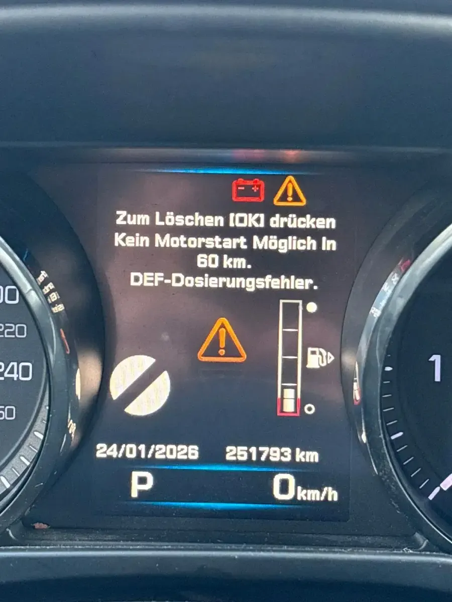 Gebraucht Jaguar XE R-Sport 180 PS (132 kW) 2015 Weiß Limousine