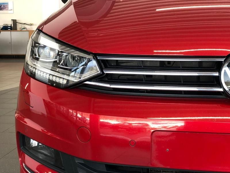 Gebraucht VW Touran 150 PS (110 kW) 2022 Rot Van / Kleinbus