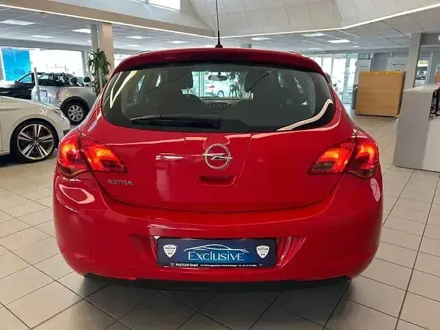 Gebraucht Opel Astra Selection 116 PS (85 kW) 2009 Rot Limousine
