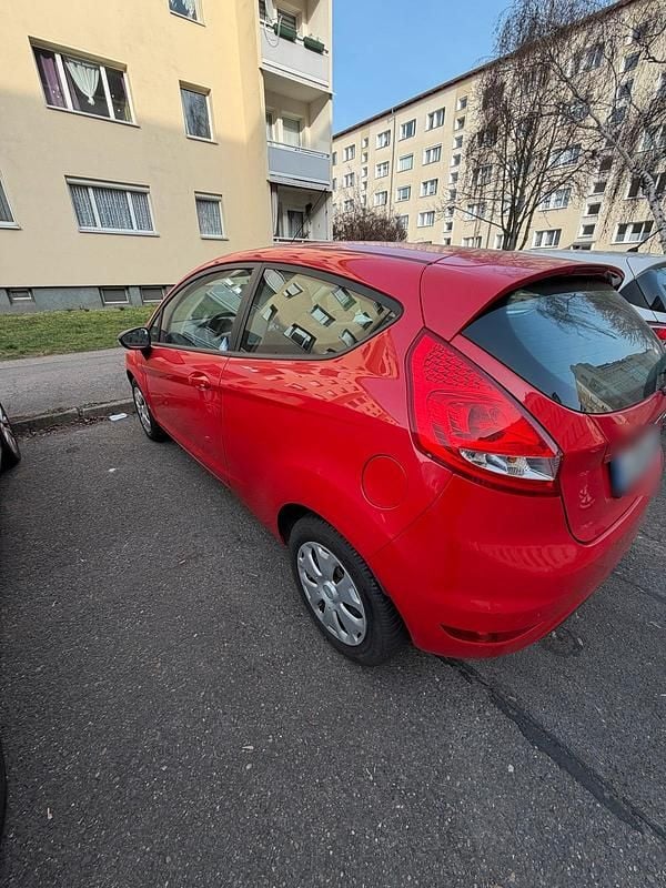Gebraucht Ford Fiesta 60 PS (44 kW) 2010 Rot Kleinwagen