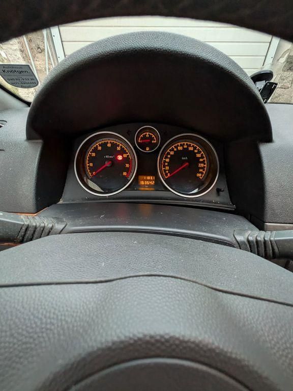 Gebraucht Opel Astra 105 PS (77 kW) 2006 Silber Limousine