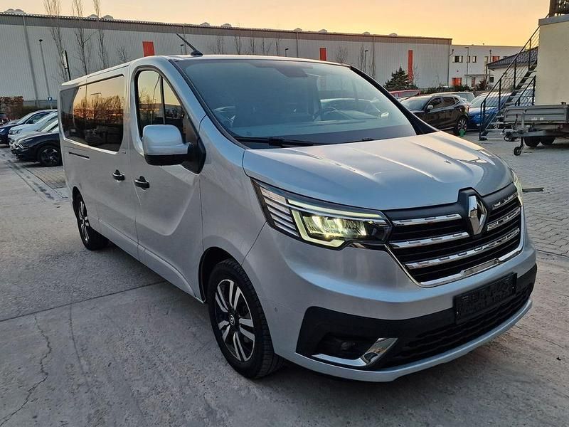 Gebraucht Renault Trafic 150 PS (110 kW) 2024 Silber Van / Kleinbus