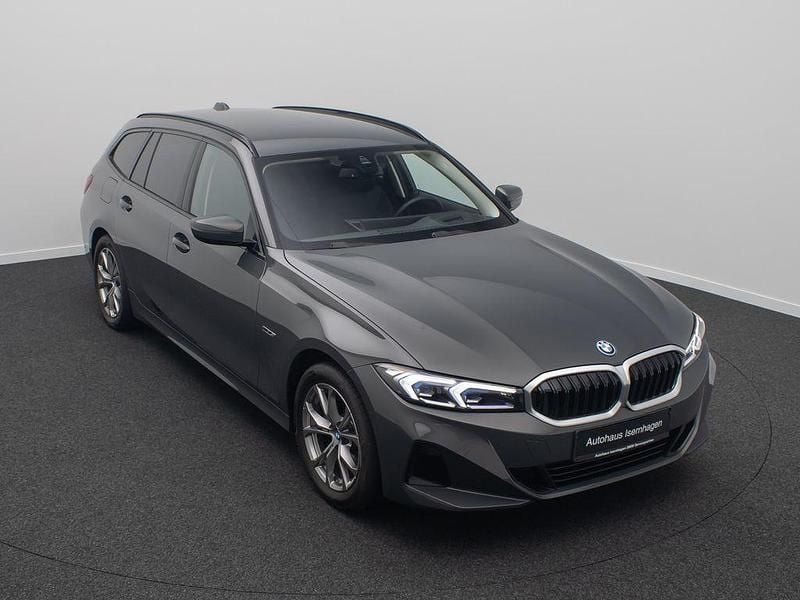 Gebraucht BMW 330e Sport Line 292 PS (214 kW) 2022 Bmw individual dravitgrauc36 Kombi