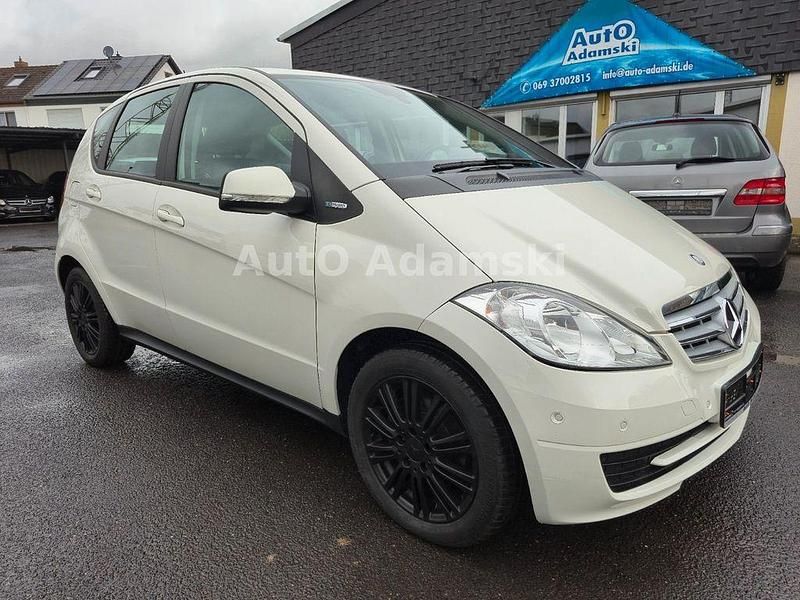 Gebraucht Mercedes A180 116 PS (85 kW) 2011 Weiß Van / Kleinbus