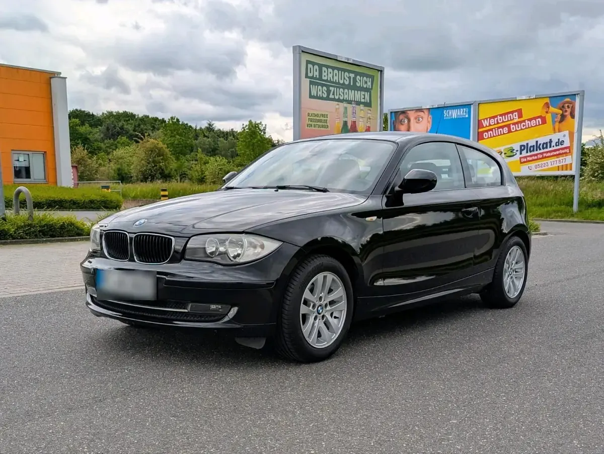 Gebraucht BMW 116 122 PS (89 kW) 2012 Schwarz Kleinwagen