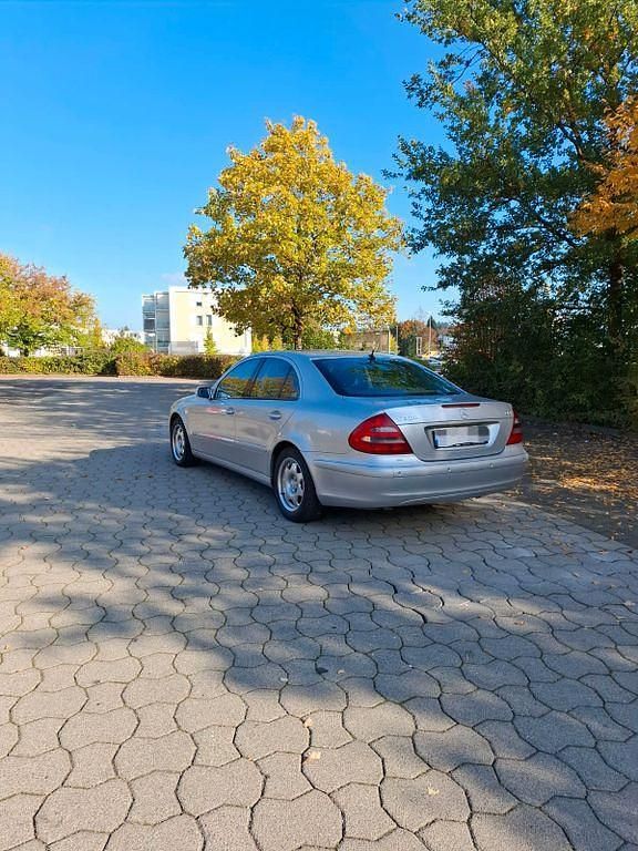 Gebraucht Mercedes E200 Classic 122 PS (89 kW) 2003 Silber Limousine