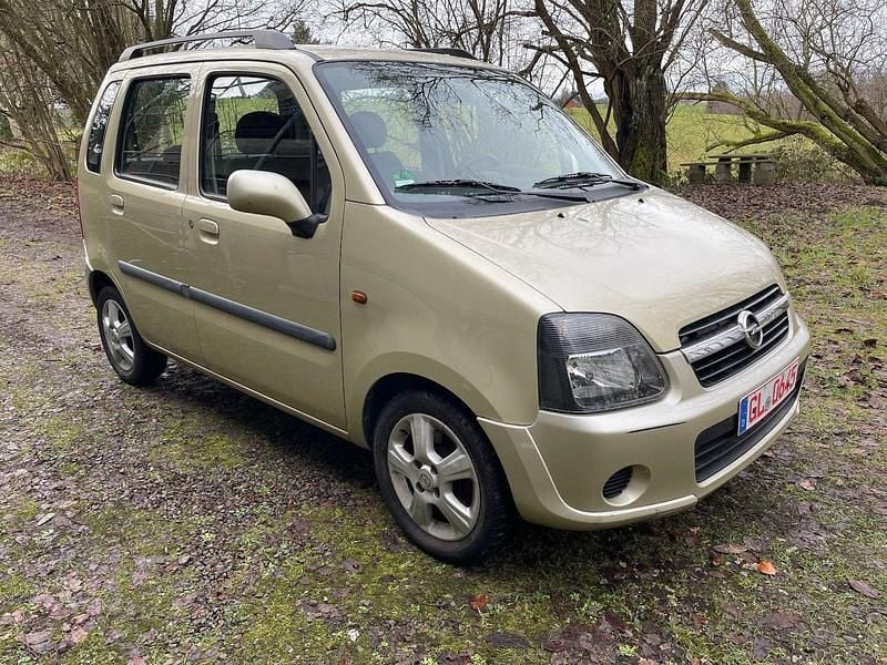 Gebraucht Opel Agila 60 PS (44 kW) 2004 Gold Van / Kleinbus