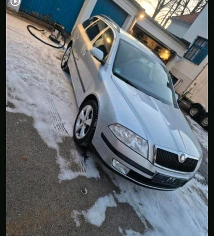 Silber Gebraucht 2009 Skoda Octavia Kombi | 2.100 € - Bild 1/4