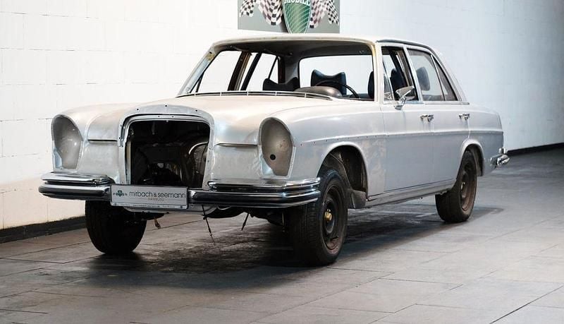 Grün Gebraucht 1971 Mercedes 280 SE Limousine | 25.000 € - Bild 1/4