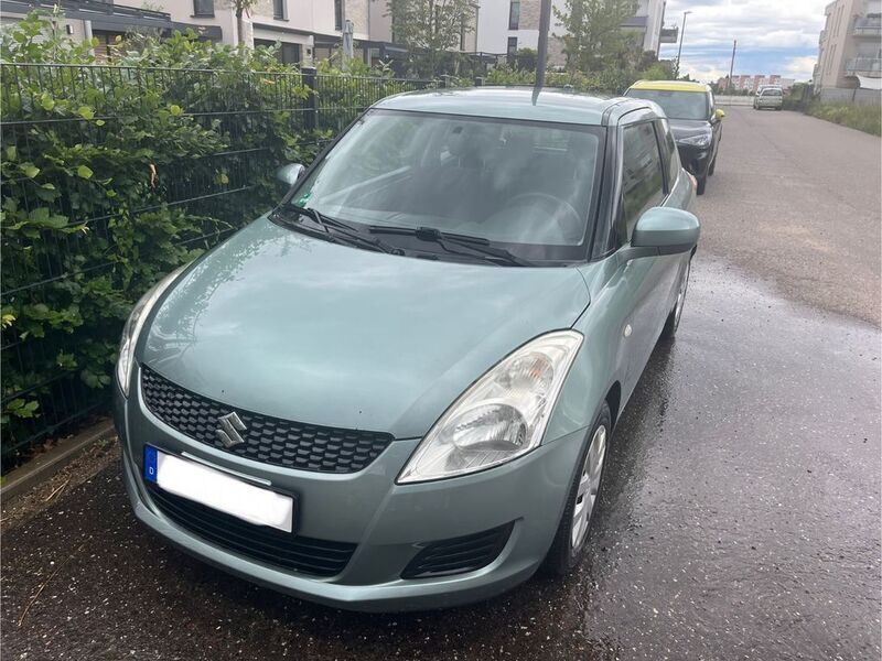 Grün Gebraucht 2011 Suzuki Swift Limousine | 2.100 € (Guter Preis) - Bild 1/4