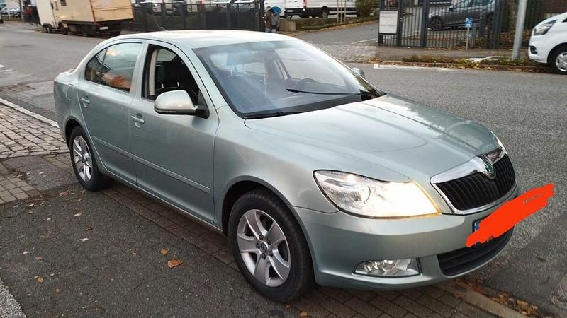 Grün Gebraucht 2012 Skoda Octavia Ambition Limousine | 6.499 € (Fairer Preis) - Bild 1/4