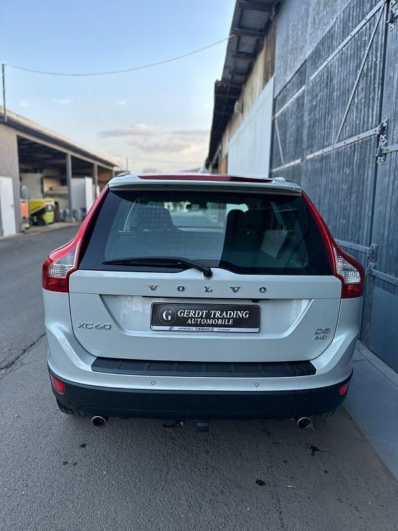 Używany Volvo XC60 215 KM (158 kW) 2013 Biały SUV
