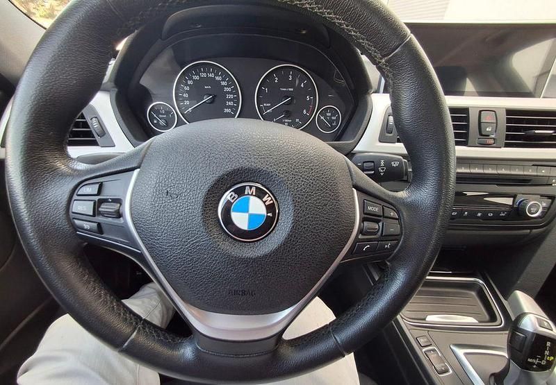 Schwarz Gebraucht 2014 BMW 318 Sport Line Limousine | 16.200 € (Fairer Preis) - Bild 1/4
