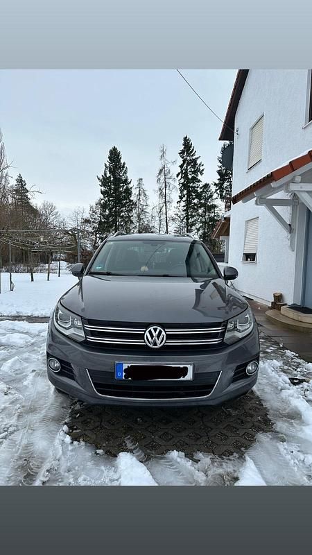 Grau Gebraucht 2012 VW Tiguan SUV | 11.000 € (Etwas zu teuer) - Bild 1/4