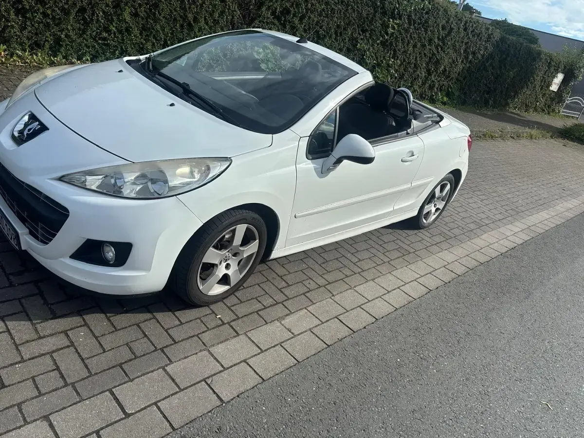 Gebraucht Peugeot 207 CC 109 PS (80 kW) 2009 Weiß Cabrio
