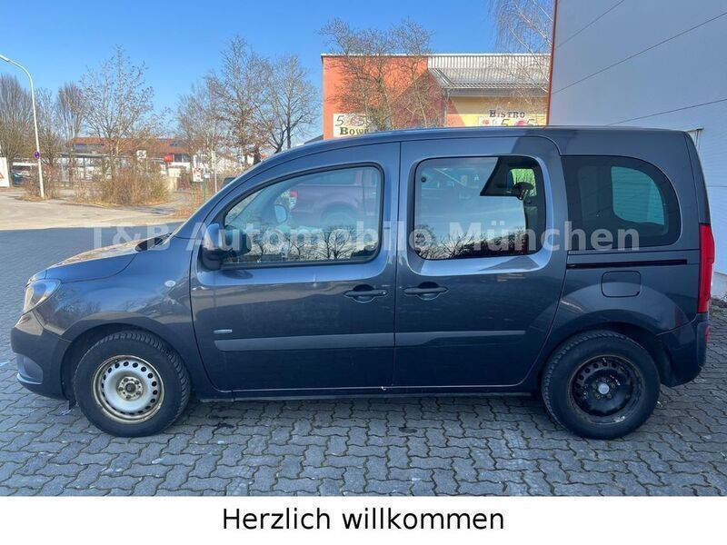 Grau Gebraucht 2017 Mercedes Citan 111 Kombi | 6.980 € (Guter Preis) - Bild 1/4