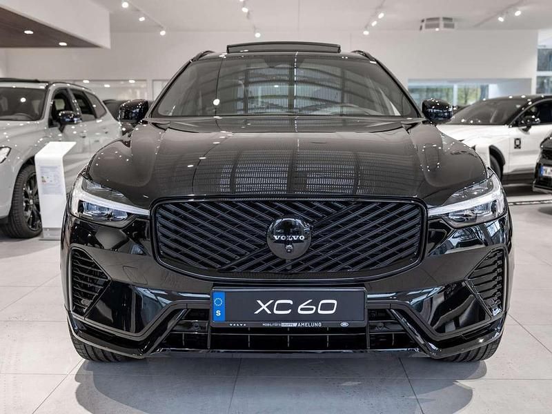 Neu Volvo XC60 Plus 455 PS (334 kW) 2026 Onyx schwarz SUV
