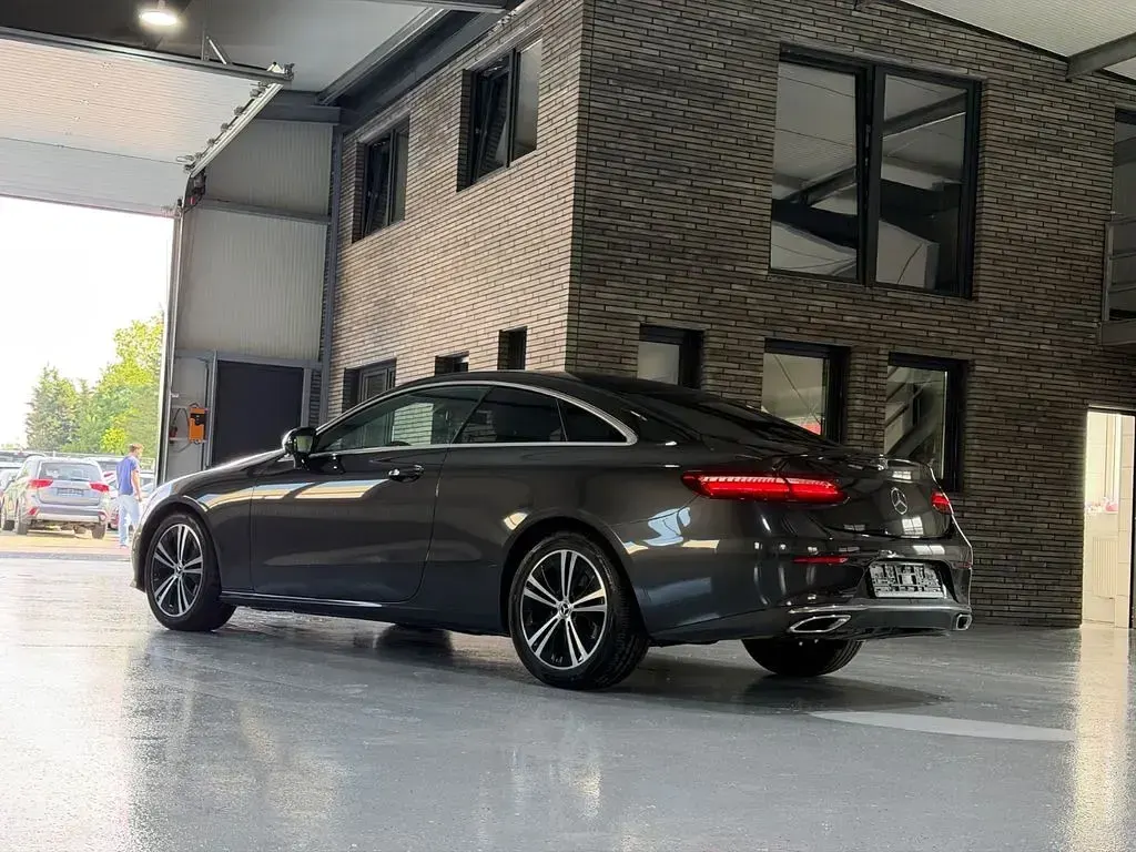 Gebraucht Mercedes E220 194 PS (142 kW) 2022 Grau Coupé