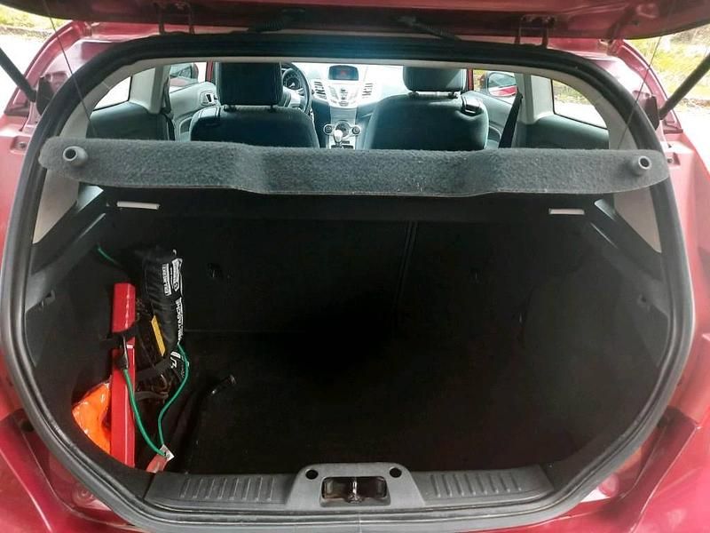 Gebraucht Ford Fiesta 80 PS (58 kW) 2011 Rot Kleinwagen