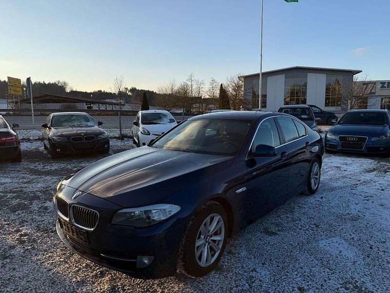 Gebraucht BMW 525 Sport Line 204 PS (150 kW) 2011 Blau Limousine